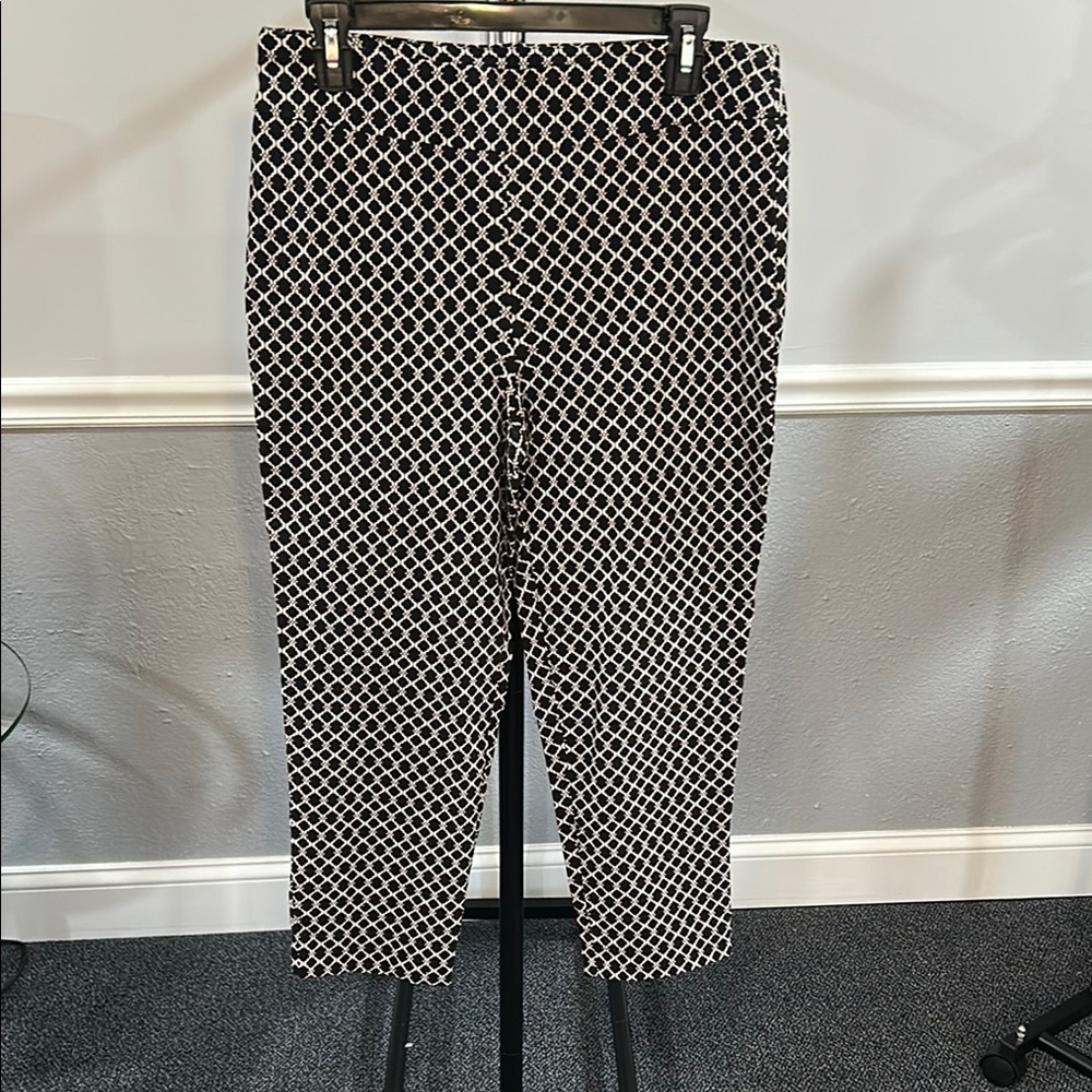 Counterparts Black and White Capris High-Waisted Structured